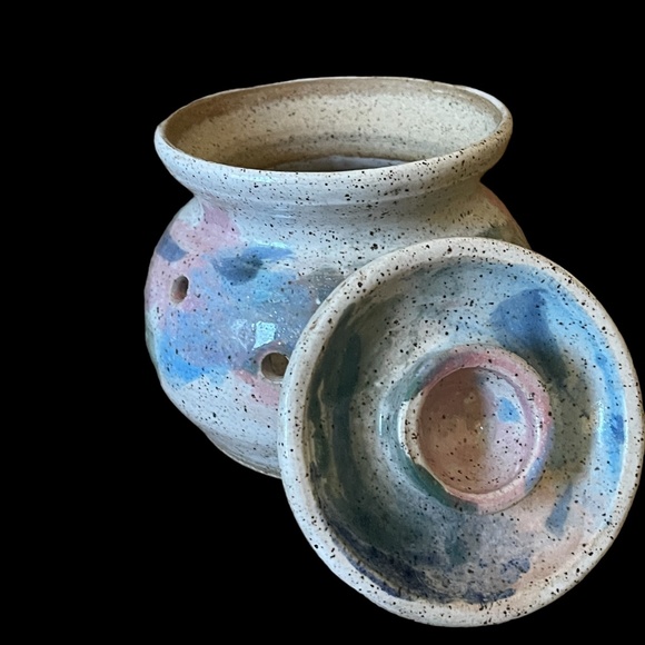 Studio Pottery Garlic Keeper Crock / Tea Light Holder - Picture 8 of 12